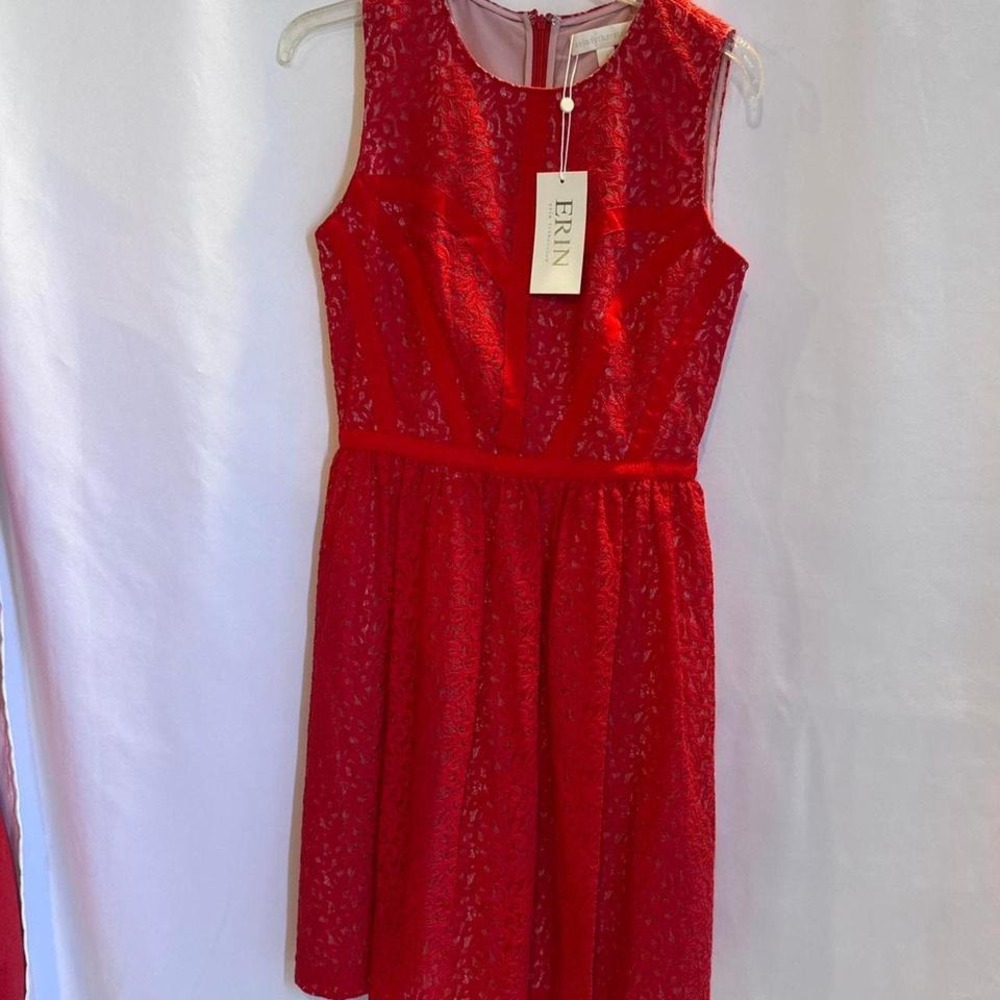 Erin Fetherstone NWT Red Lace Dress with zipper‎ back Women Size 2